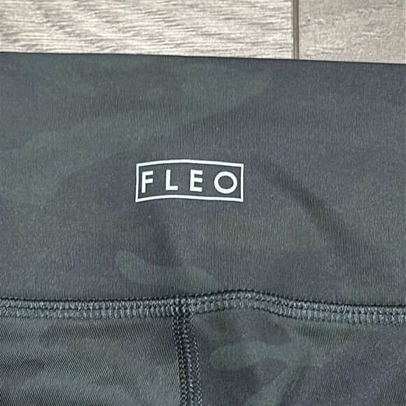 Fleo Apex Silky Silk High Rise Green Camo Leggings Size Medium - Picture 3 of 10